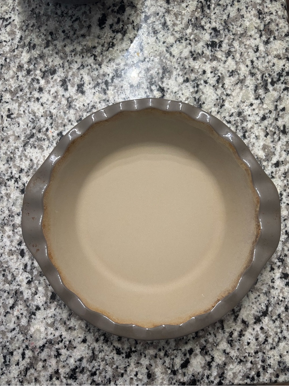 Pampered Chef Stoneware Pie Dish in Beige with Gray Rim